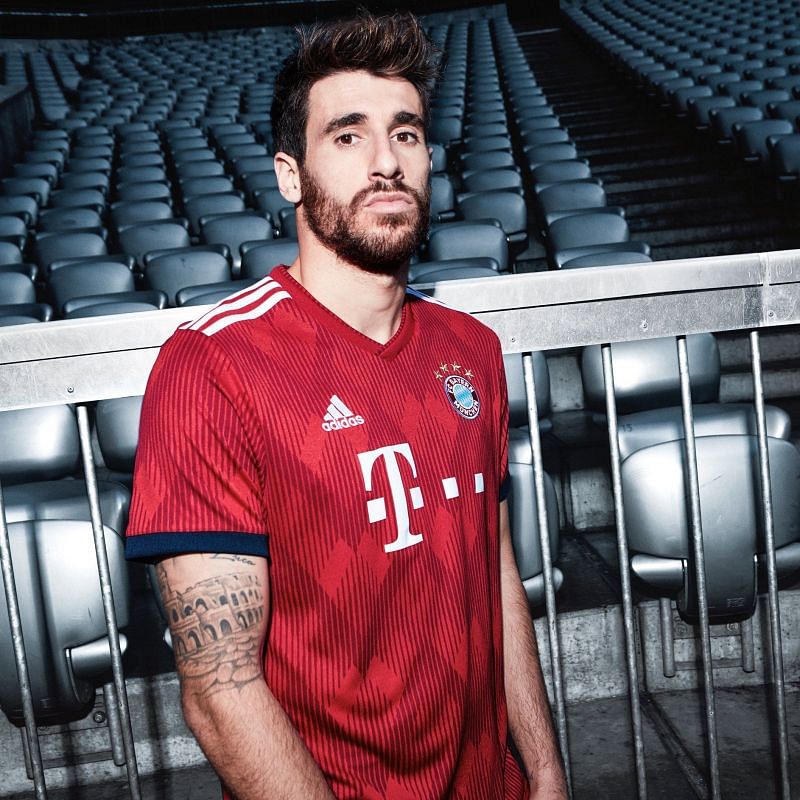 Javi Martinez looks good in that, doesn't he?